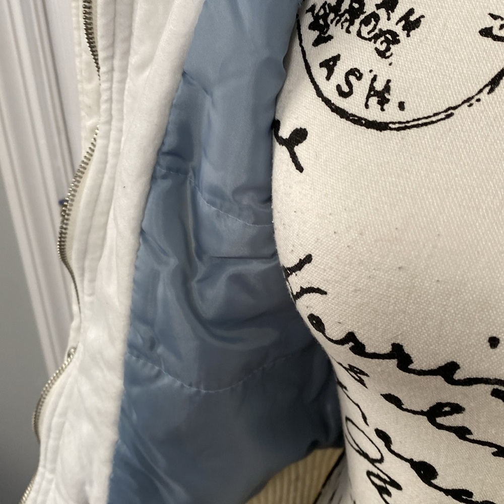 Coat - Picture 7 of 9